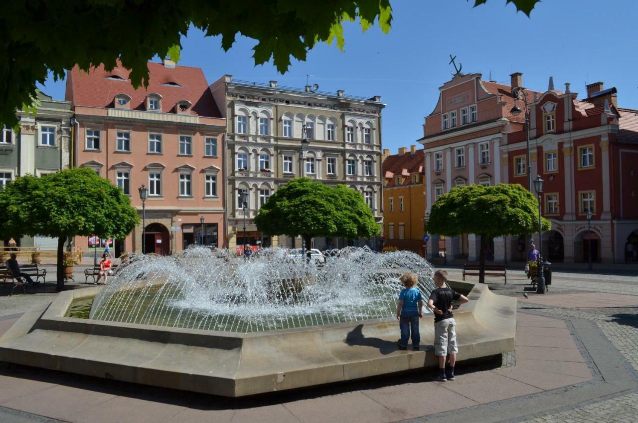 Art Mieszkanie Blisko Dworca Pkp Walbrzych Miasto ภายนอก รูปภาพ